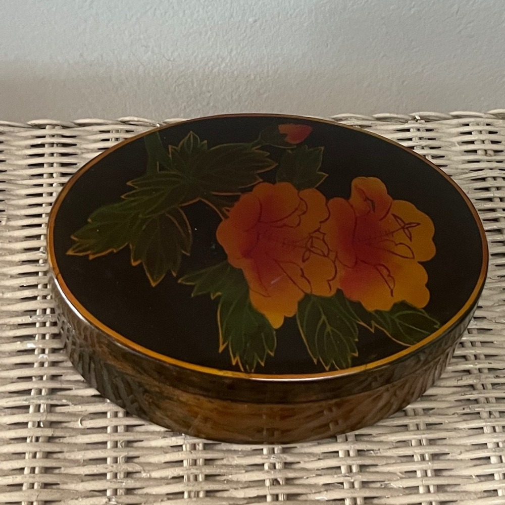 Lacquer Oval Trinket Box Floral Design Hand Painted Dark Academia  Whimsigoth - Picture 4 of 9